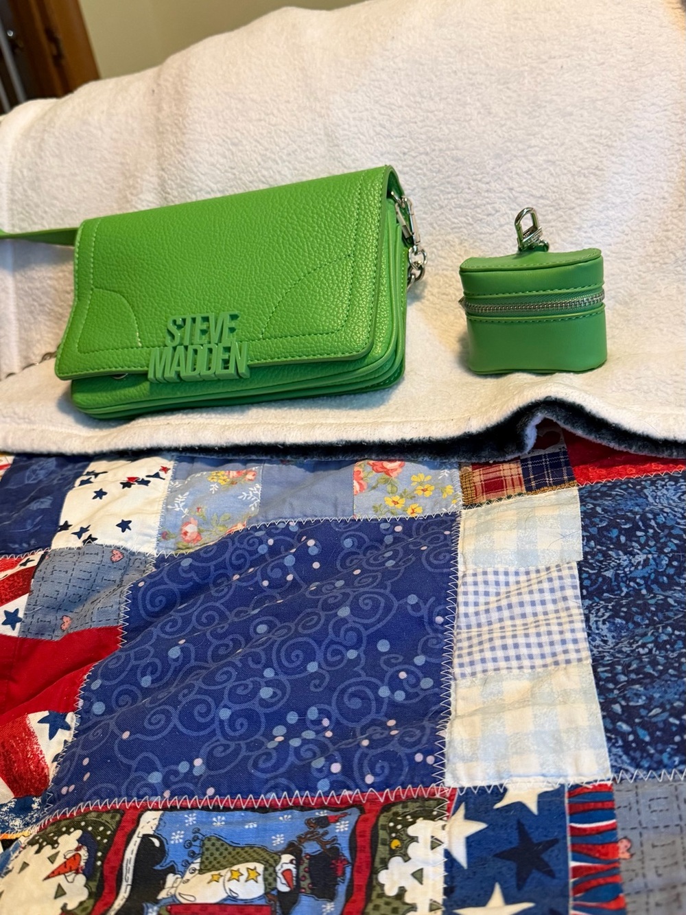 Steve Madden Bright Green Pebbled Crossbody with Matching Change Purse